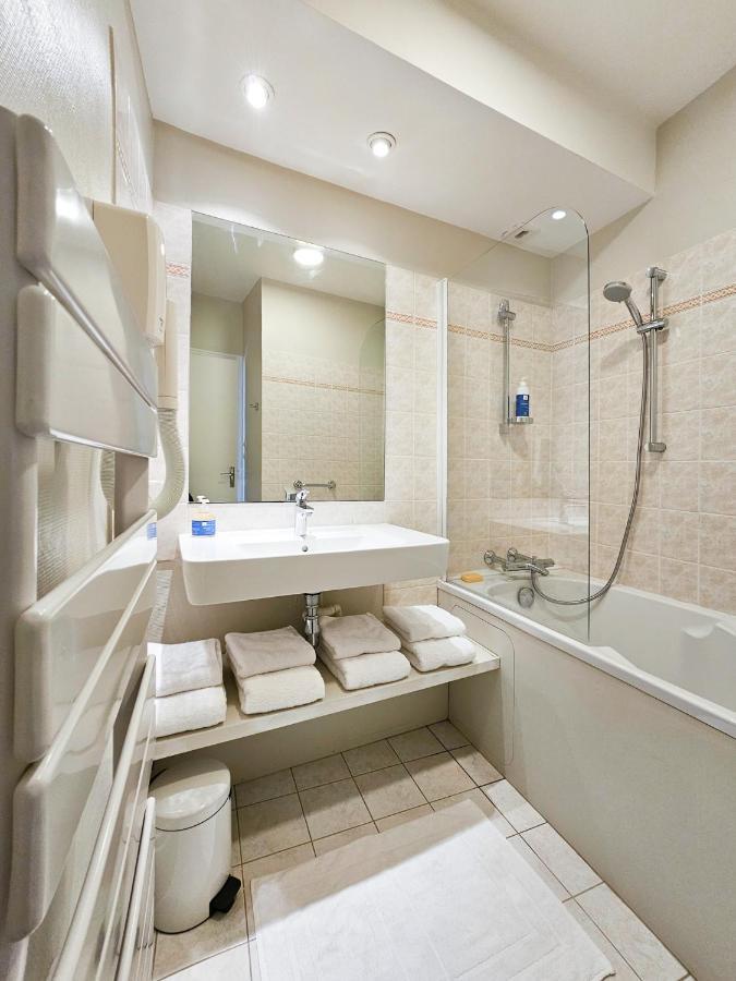 Bel Appartement, Bien Equipe Et Confortable Dans Le Centre Historique Fougeres Ngoại thất bức ảnh